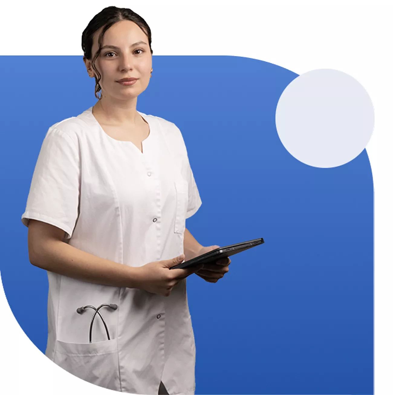 Etudiante infirmière à La Source avec tablette