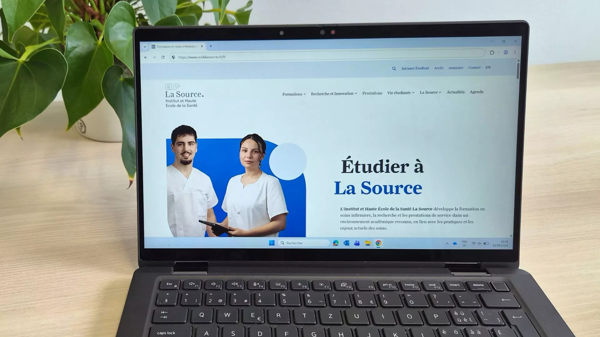 Ordinateur montrant le site de La Source