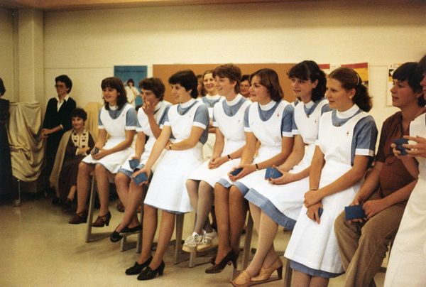  Groupe de jeunes diplômées en 1981. 