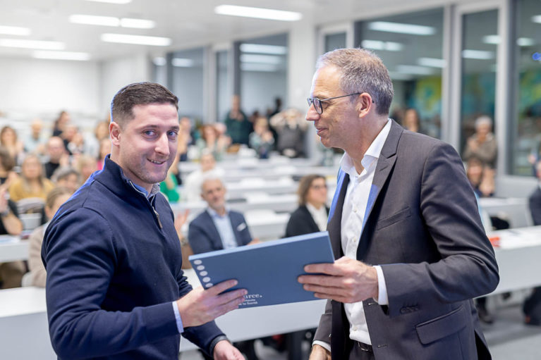 Cérémonie de remise des titres postgrade de La Source 2022-18