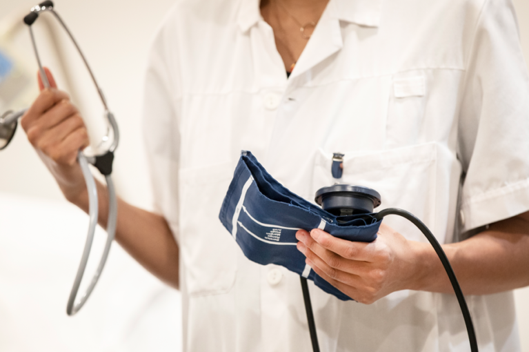Améliorer les conditions de travail pour fidéliser les infirmières